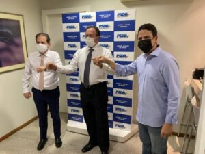 Carlos Brandão retorna ao PSDB e assume comando da legenda no MA