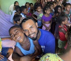 Jovem Max Júnior faz Ação social de aplicação de flúor no município de Bacuri.