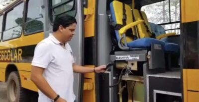 Luciano Genésio entrega mais um ônibus escolar em Pinheiro