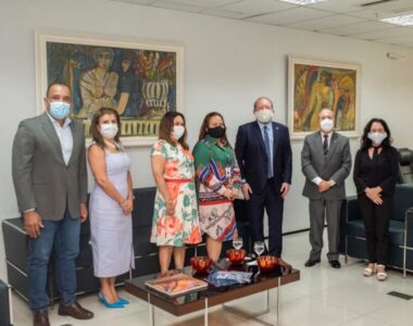 Othelino Neto e Roberto Costa visitam o Procurador Geral