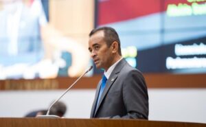 Deputado Aluízio Santos apresenta projeto que assegura prioridade a pacientes renais