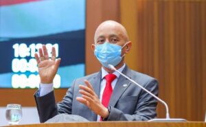 Deputado Aluízio Santos agradece apoio recebido durante tratamento de saúde