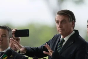 Bolsonaro diz que “coronavoucher” será pago na próxima semana