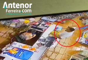 Homem armado rouba clientes e caixa de mercadinho em Mata Roma