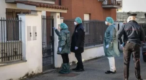 Italiana está isolada há 02 dias com o cadáver do marido que morreu de coronavírus