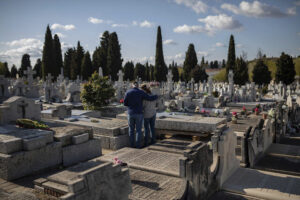 Espanha tem 832 mortes por Covid-19 em 24 horas; número é o mais alto registrado em um único dia no país