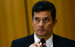 Moro diz a Bolsonaro que sai se diretor-geral da Polícia Federal for demitido