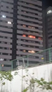 URGENTE! Incêndio consome apartamento na Península, em São Luís