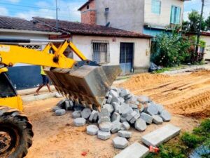 Calvet Filho avança com pavimentação em bairros de Rosário