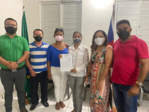 Prefeita de Santa Quitéria se reúne com educadores e anuncia reintegração de servidores ao corpo docente do município