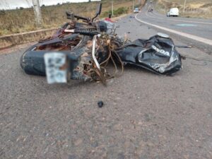 Motociclista morre ao bater de frente com um ônibus na BR 222