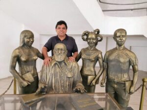 “Limpa a boca para falar de Paulo Freire”, diz Márcio Jerry a Bolsonaro