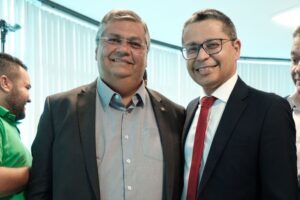 Carlos Lula acompanha ministro Flávio Dino durante assinatura da ordem de serviço da nova sede da PRF