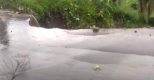 Chuvas abrem cratera na entrada de Chapadinha e inundam avenidas