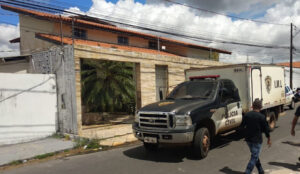 Mãe e filha são encontradas mortas e enroladas em lençol dentro de veículo em São Luís
