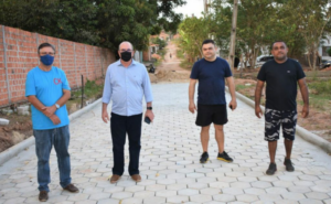 Em Nina Rodrigues Hildo Rocha vistoria bloqueteamento da Vila Madalena e construção do monumento a Balaiada