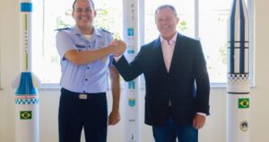 Brandão visita CLA e fala em parceria para novos lançamentos internacionais de foguetes e satélites na Base de Alcântara
