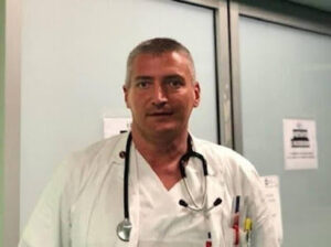 Médico é preso suspeito de matar pacientes com Covid-19 para liberar UTIs de hospital