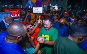 Após a eleição do presidente Lula, governador Carlos Brandão participou da festa da vitória na Reffsa