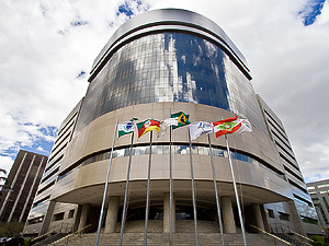 TRF-4 mantém bloqueio de contas de operador financeiro ligado a Lobão