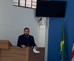 Vereador de Estreito diz que prefeito já gastou quase R$ 1 milhão com festas e falta medicamentos no município
