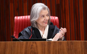 Cármen Lúcia e Nunes Marques serão empossados presidente e vice do TSE na segunda, 3