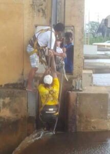 PREFEITURA REALIZA TROCA DOS CABOS DA COMPORTA MAS ALERTA: NÃO TEMOS TECNOLOGIA PARA ESSA MANUTENÇÃ