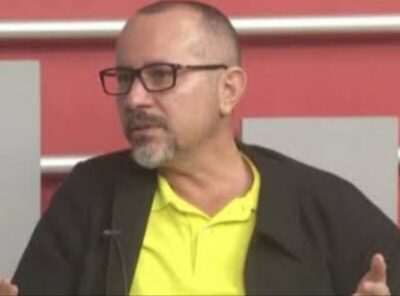 Deputados fazem um minuto de silêncio pela morte de Robert Lobato