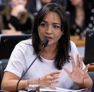 Eliziane destaca a importância da participação feminina na política