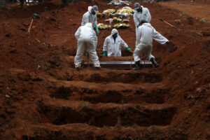 Brasil pode ter recorde mundial de mortes por coronavírus até o final de julho, aponta projeção usada pela Casa Branca