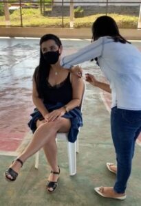Presidente Vargas: Fabiana Mendes toma primeira dose da vacina contra a Covid-19