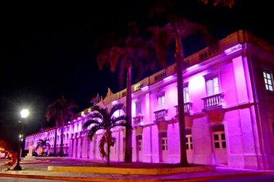 Prefeitura ilumina prédios e espaços públicos em alusão ao Outubro Rosa