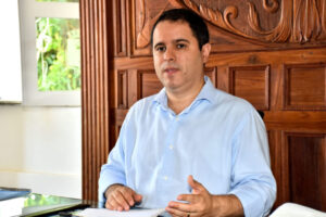 Juiz decide que Edivaldo tem até 2020 para entregar 25 creches prometidas em 2014