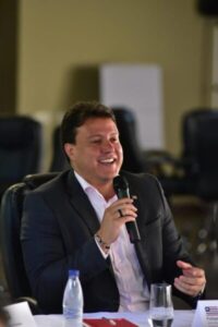 Veja Agora: Felipe Camarão participa de Encontro Imersão promovido pelo Instituto Península, com secretários de Educação do país