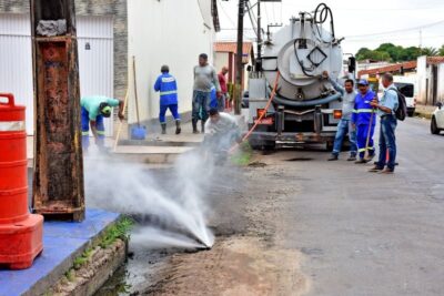 Prefeito Edivaldo amplia frente de trabalho no Cohatrac com asfaltamento, drenagem e sinalização em vias do bairro e entorno