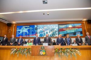 Assembleia Legislativa empossa Carlos Brandão no cargo de governador do Maranhão