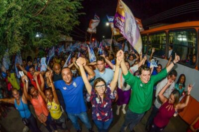 Roberto Costa e Roseana Sarney arrastam multidão, durante caminhada na Vila Nova
