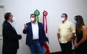 Reunião entre Flávio Dino e prefeito Fábio Gentil dela novas obras para Caxias