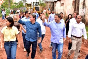 Edivaldo acompanha início da pavimentação de ruas no Tirirical