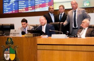 Plenário aprova projeto de Othelino Neto permitindo convênio entre a Polícia Militar e prefeituras