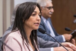 Eliziane comemora sanção do projeto relatado por ela e que beneficia marisqueiras