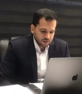 Advogado Pedro Barradas é acusado de fazer empréstimo de R$ 300 mil, não pagar e sujar nome de jornalista