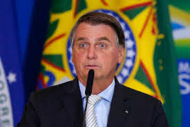 Bolsonaro zera PIS/Cofins sobre diesel e gás e eleva imposto sobre bancos