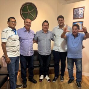 Líder do governo na Câmara, Vereador Laurivan abandona o prefeito Eudes e declara apoio a Laci em Raposa