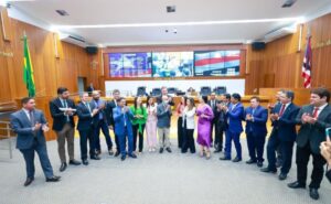 Parlamentares celebram retorno do deputado Aluizio Santos à Assembleia após tratamento de saúde