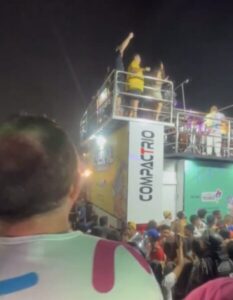 VÍDEO! Carlos Brandão e Flávio Dino mantêm distância no carnaval