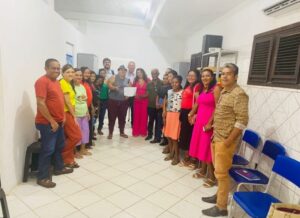 Acima do percentual: Fabiana Mendes concede reajuste de 5% aos professores de Presidente Vargas