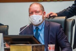 Sancionada lei de Othelino que proíbe fabricação e venda de cerol no Maranhão