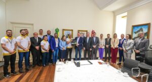 Brandão sanciona projeto de lei que garante reajuste salarial de 10% para servidores do TJMA