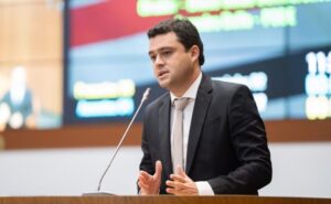 Leandro Bello propõe política pública de segurança escolar